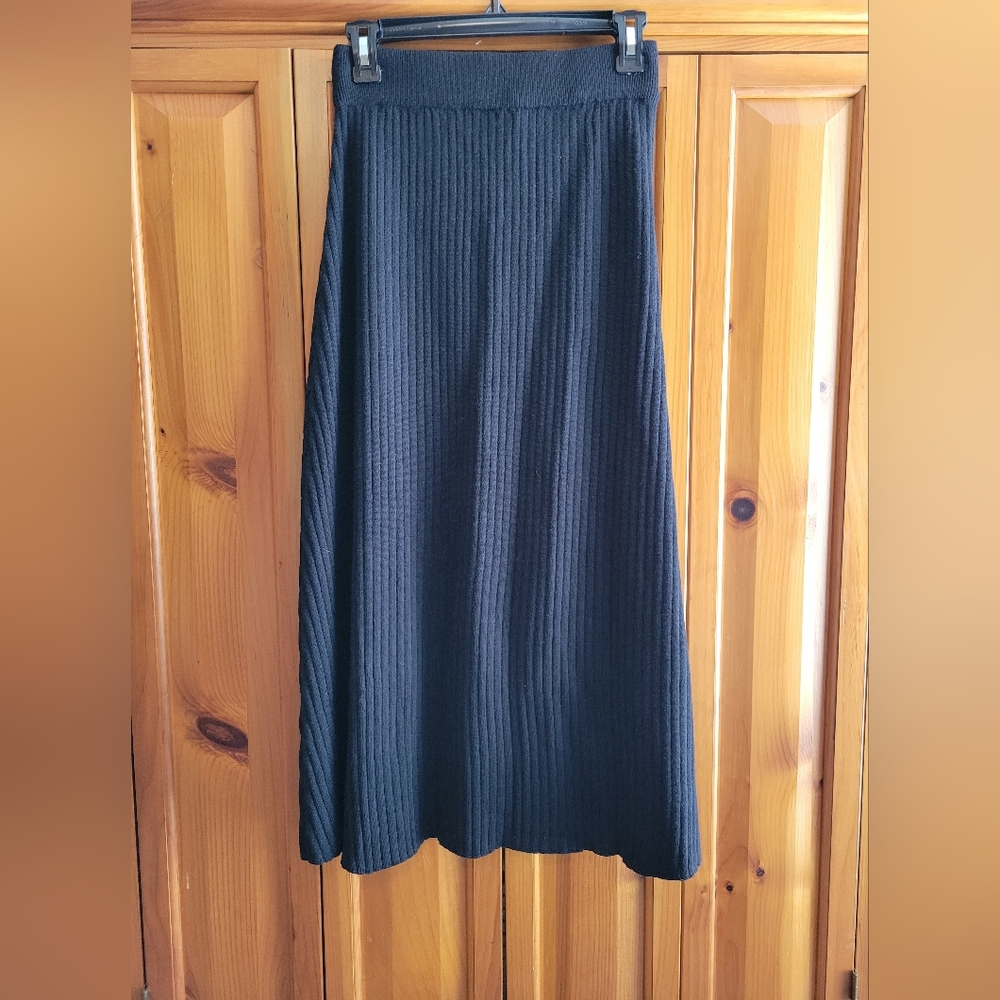 💙 NWT Petal and Pup Bree Ribbed Black Midi Sweater Skirt M/L